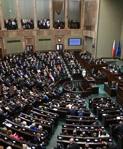 Najnowszy sondaż. KO, PiS i Konfederacja na podium