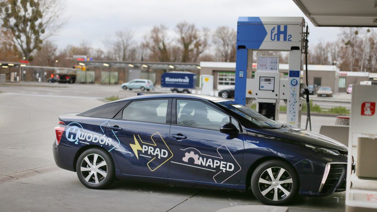 Nawet gdyby dziś Polak kupił wodorowe auto, musiałby je tankować za granicą