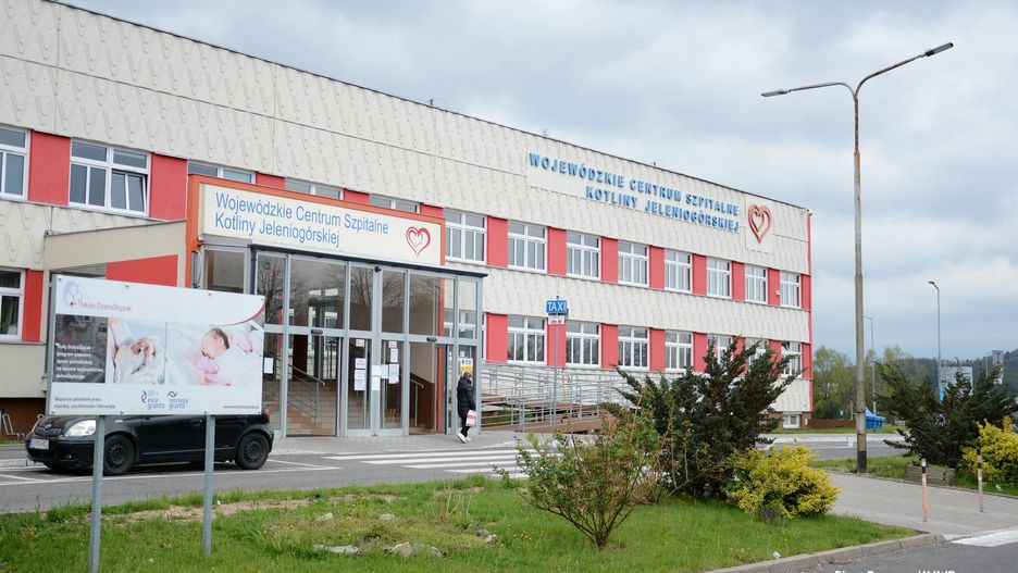 Jelenia Góra. Makabryczna odkrycie w toalecie szpitala. Nie żyje pacjent