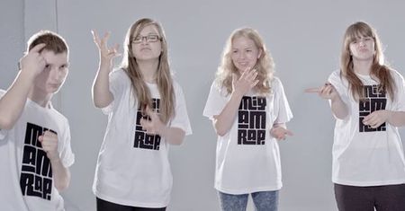 Migamrap, czyli rapowanie w języku migowym