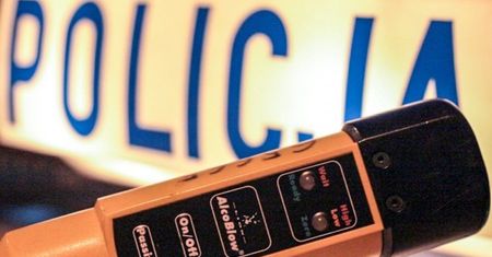 Wręczył łapówkę, bo nie chciał być badany alkomatem. Okazało się, że jest trzeźwy