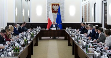 Polakom nie zależy na związkach partnerskich? Określili priorytety