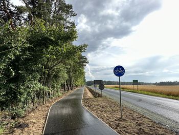 Powiat leszczyński: Oczekiwana przez rowerzystów i pieszych droga połączyła Leszno z Gronówkiem