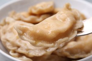Dodaję troszkę do ciasta na pierogi, mimo że wszyscy odradzają. Jest delikatne i nigdy się nie rozwala.