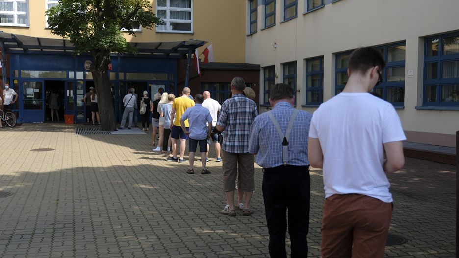 Wybory prezydenckie 2020 - kolejka do lokalu