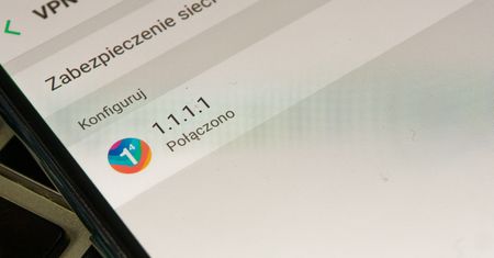 Chcesz skorzystać z serwera DNS chroniącego prywatność? Na Androidzie zmiana jest łatwiejsza