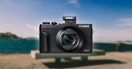 Canon PowerShot G5 X Mark II ma obiektyw o ekwiwalencie ogniskowych 24-120 mm