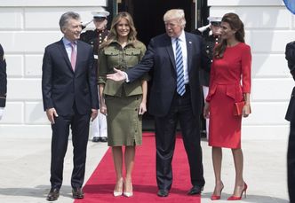 Nogi Melanii Trump w "wojskowym" kostiumie za 16 tysięcy w Białym Domu (ZDJĘCIA)