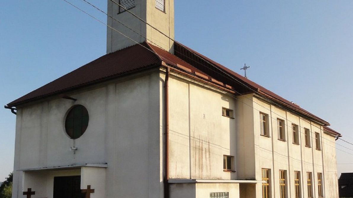 Wierni zaczęli wychodzić z kościoła.