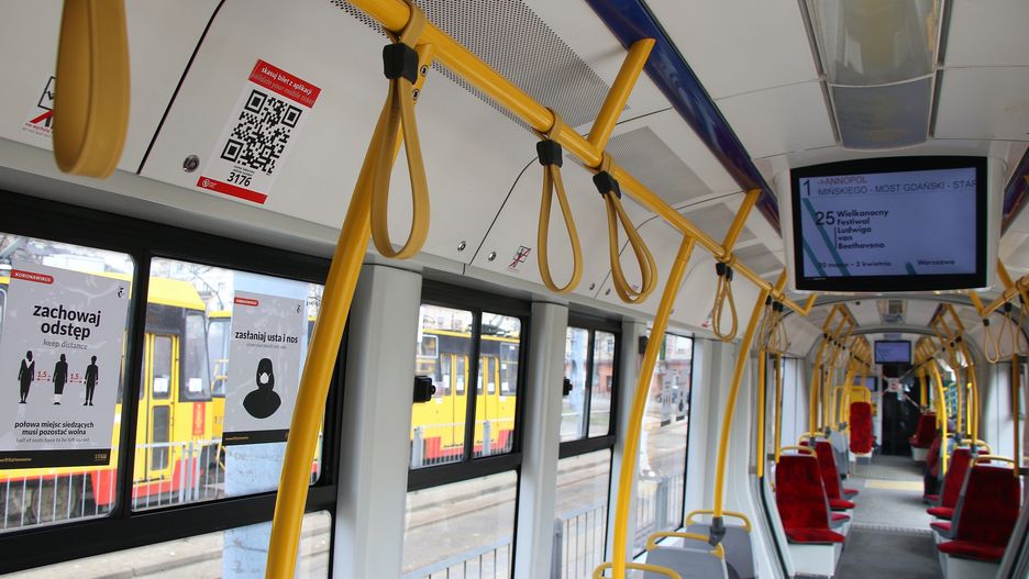 Warszawa. Naklejki z kodami QR w komunikacji miejskiej. Skasujesz dzięki nim bilet