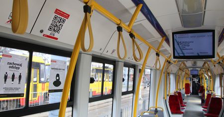 Warszawa. Naklejki z kodami QR w komunikacji miejskiej. Skasujesz dzięki nim bilet
