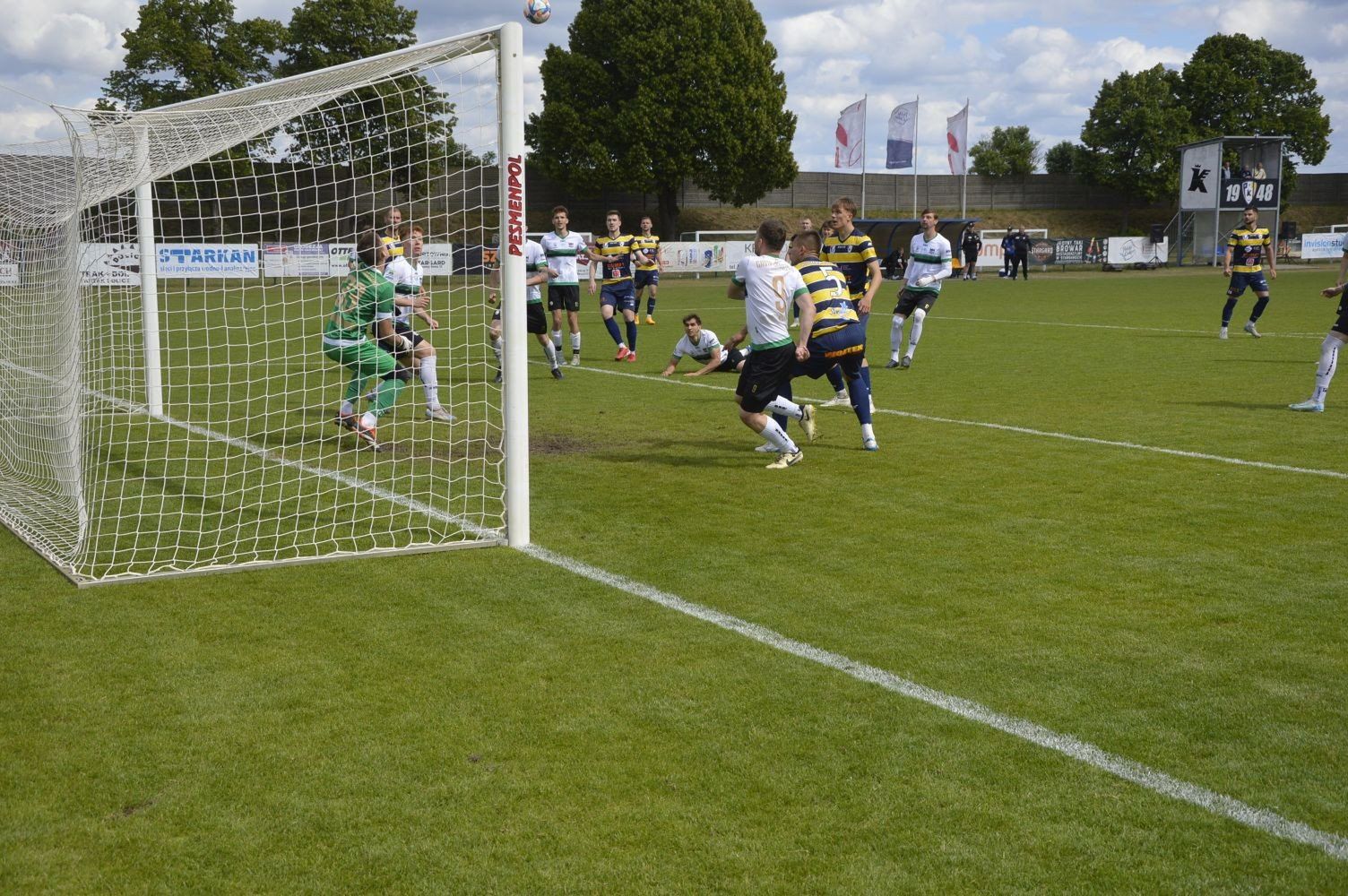 Polski Cukier Kluczevia Stargard zdecydowanie pokonała Gavię Choszczno 6:1.