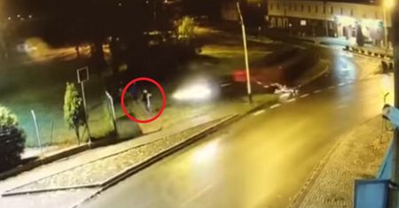Auto wjechało w pieszego. Przerażające nagranie ze Śląska