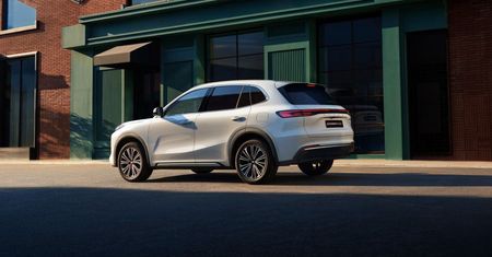 Można jeździć SUV-em i nie przejmować się cenami paliw. Geely ma na to sposób