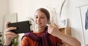 Android 12 wykorzysta przednią kamerkę do sterowania smartfonem... twarzą!