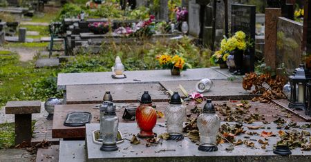 Cmentarze zamknięte, ale nie wszędzie. Nietypowy pomysł księdza w Ksawerowie
