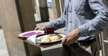 Bary mleczne dostaną mniejszą dotację. Pierwszy raz od lat