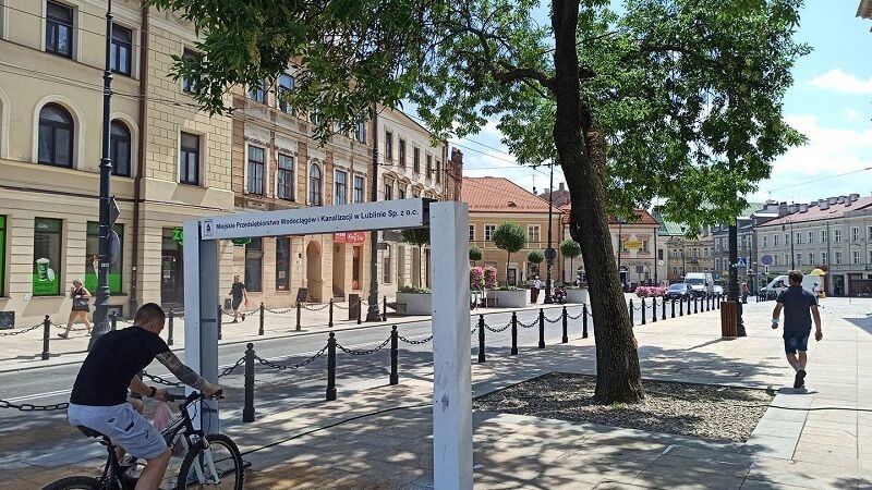 Kurtyna wodna zlokalizowana na placu Łokietka