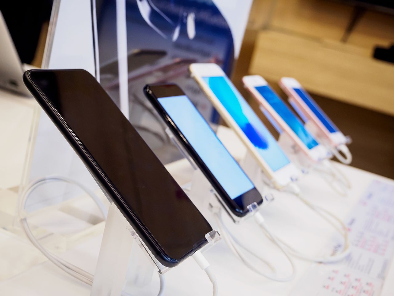 Odnowiony smartfon - kiedy warto kupić i ile naprawdę można oszczędzić?
