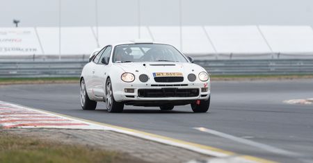 Poradnik kupującego: Toyota Celica GT-Four ST205 to bilet na twój osobisty rajd z najlepszych czasów WRC