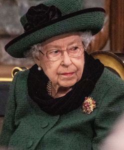 Królowa Elżbieta II oddała hołd zmarłemu mężowi. Nie mogła powstrzymać łez