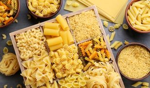 Nie musisz osobno gotować makaronu. Sposób na spore oszczędności