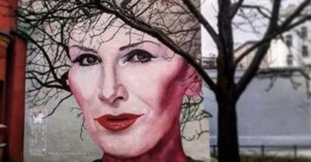 Zdewastowany mural Kory w Warszawie. Ustalenie sprawców pod znakiem zapytania