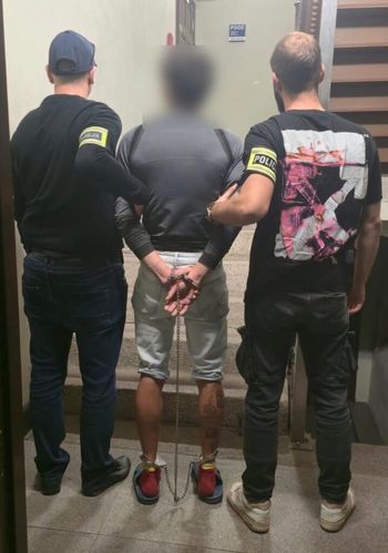 Poznań: Zatrzymani "odbieracy" w sprawie oszustwa na legendę. Pokrzywdzona straciła 50 tysięcy złotych