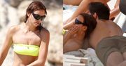 Frywolna Irina Shayk w neonowym bikini relaksuje się na Ibizie z przyjaciółmi i tajemniczym przystojniakiem (ZDJĘCIA)