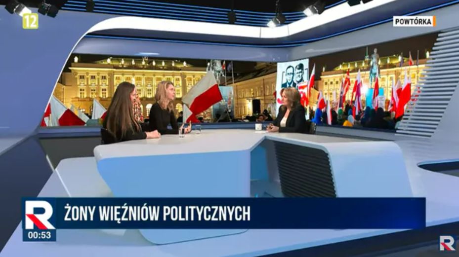 Żony Kamińskiego i Wąsika podczas wywiadu z Danutą Holecką w TV Republika 