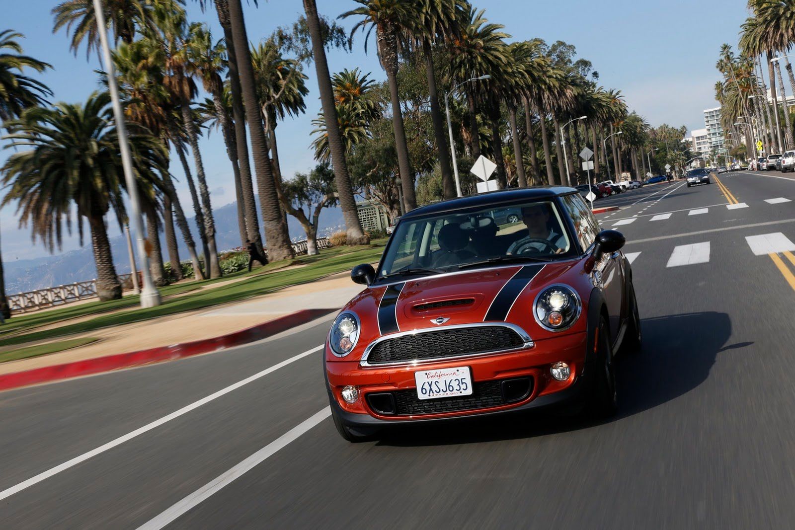 Galeria Mini jako celebracja sprzedaży półmilionowego egzemplarza w USA 131