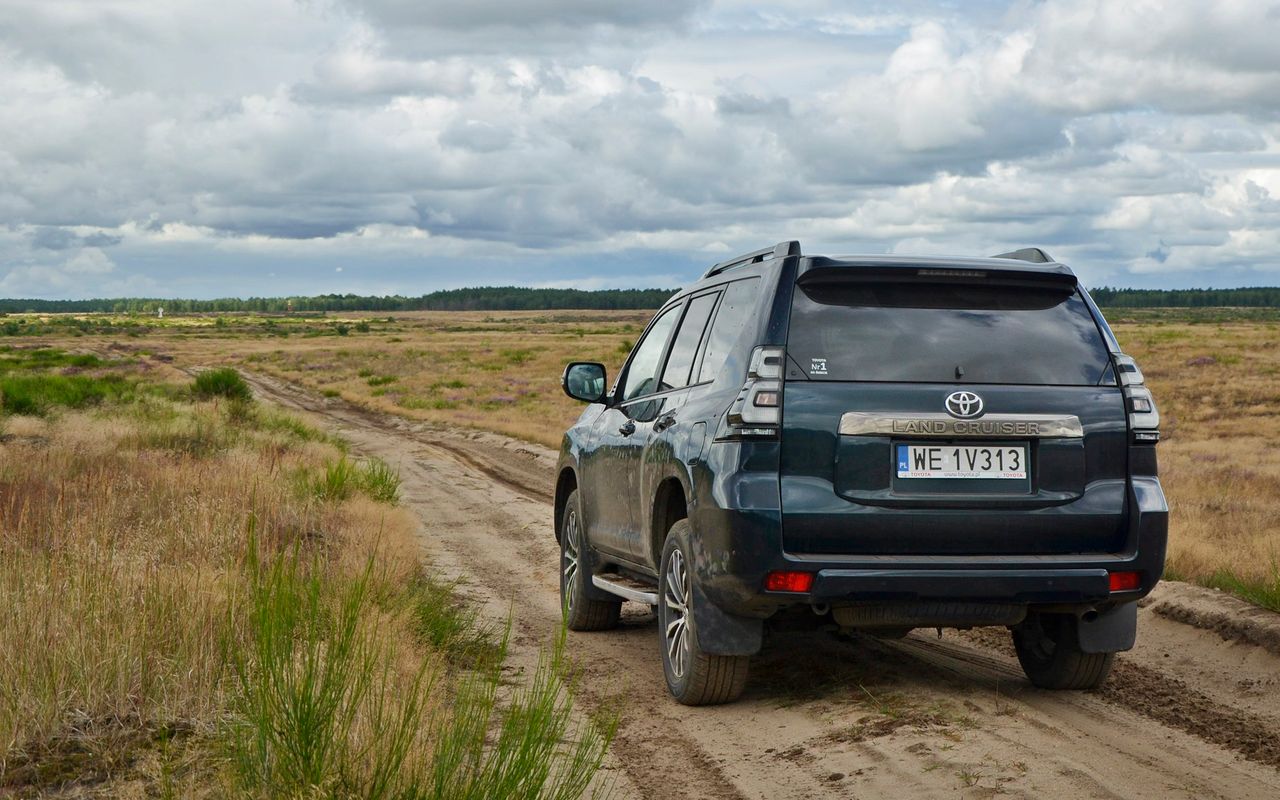 Pytamy Toyotę o Land Cruisera. Co z obecną i nową generacją?