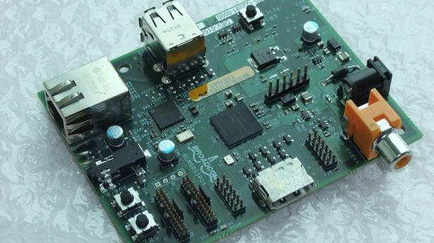 Mikrokomputer wielkości karty kredytowej? Zobacz, jak działa na nim Quake III [wideo] 1