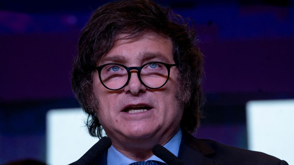 Javier Milei. Kto to? Zawalczy w II turze wyborów prezydenckich w Argentynie