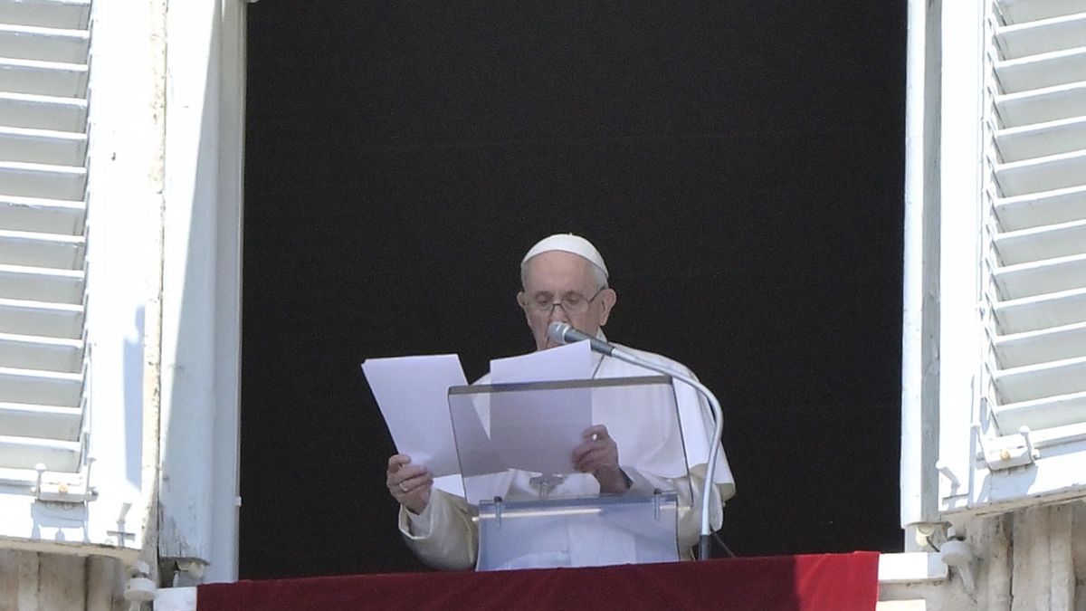 Papież po raz pierwszy po operacji pojawił się na modlitwach na placu św. Piotra. 