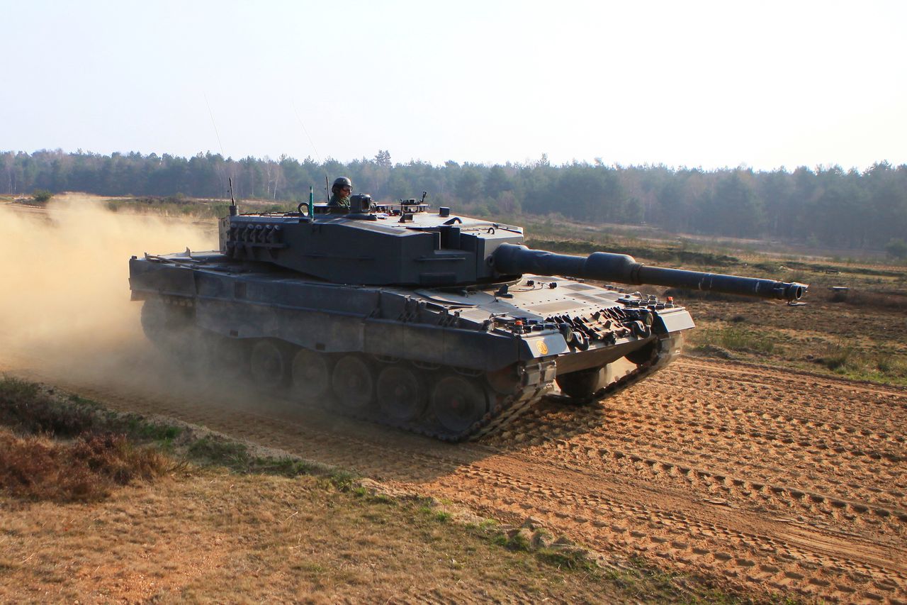 Leopard 2A4. 