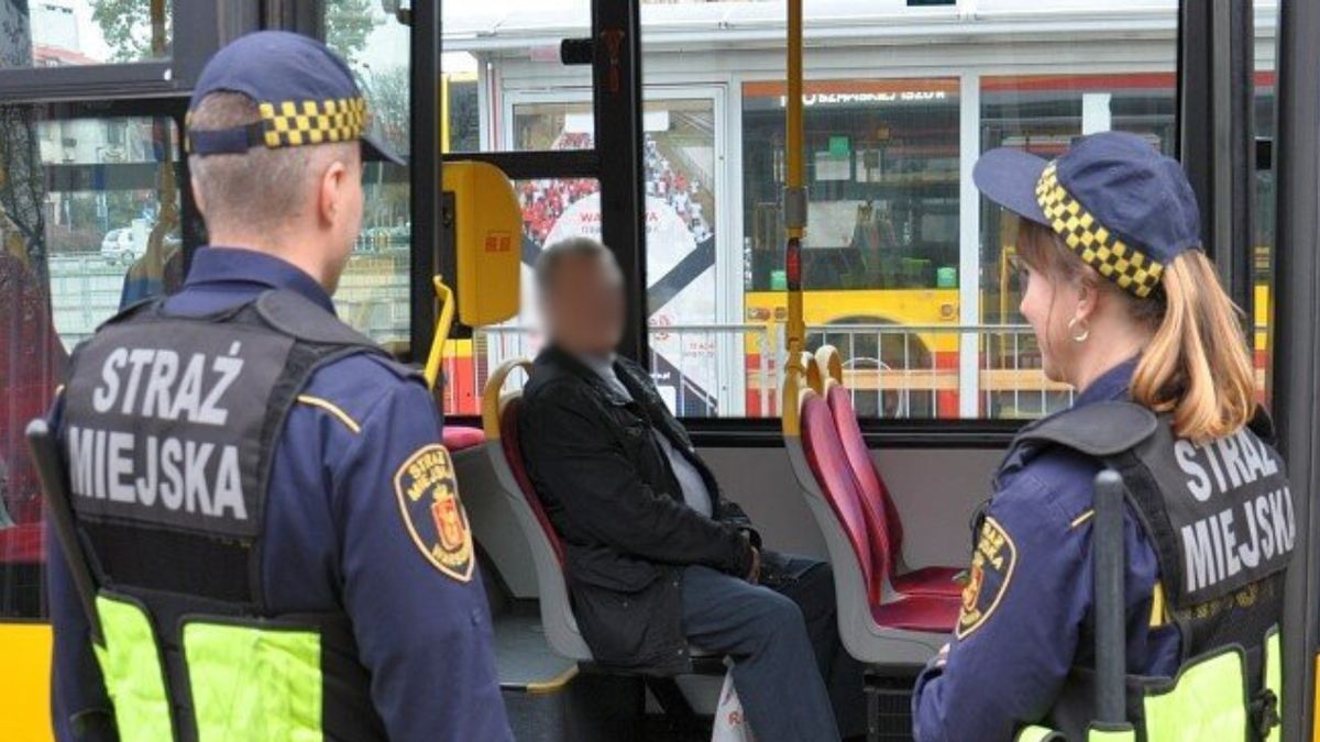 Senior jeździł w kółko tym samym autobusem. Kierowca zgłosił to służbom 
