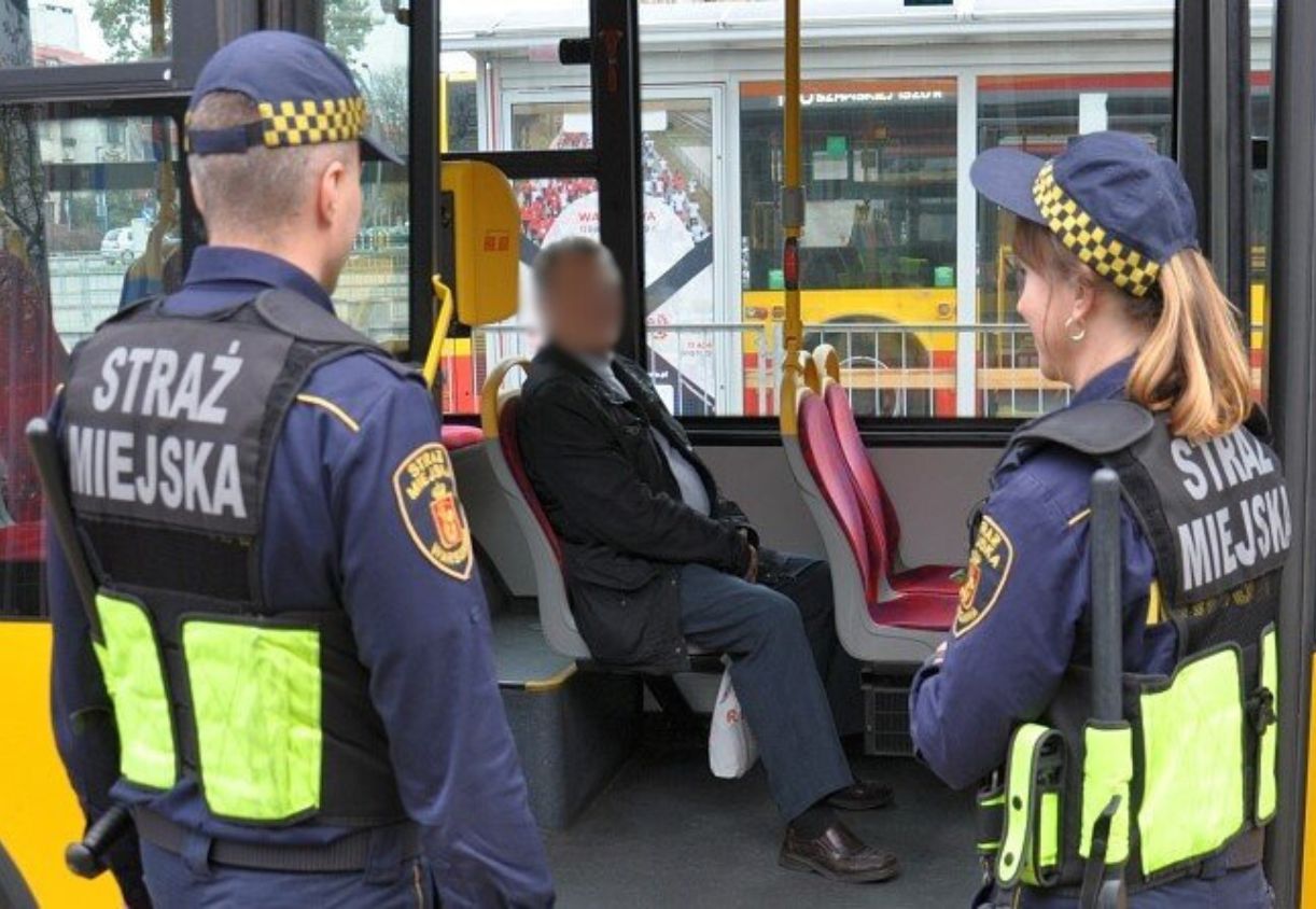 Warszawa. Senior jeździł w kółko jednym autobusem. Smutna prawda wyszła na jaw