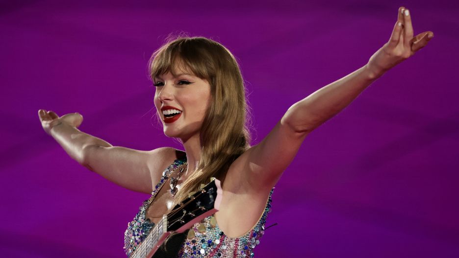 SINGAPORE, SINGAPORE - MARCH 02: EDITORIAL USE ONLY. NO BOOK COVERS Taylor Swift performs during "Taylor Swift | The Eras Tour" at the National Stadium on March 02, 2024 in Singapore. (Photo by Ashok Kumar/TAS24/Getty Images for TAS Rights Management)