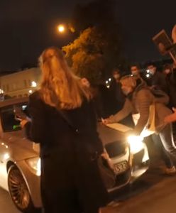 Oficer ABW wjechał w tłum protestujących. Śledztwo zostało umorzone