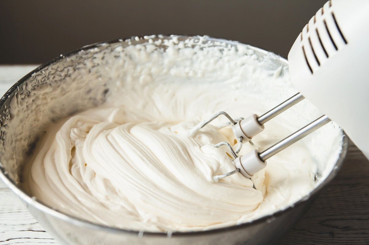 Are you on a diet? Make this cake cream without a gram of sugar and fatty cream. You won't even feel the difference.