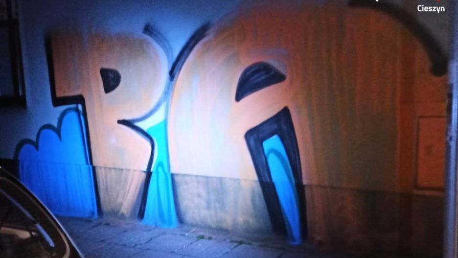 Cieszyn. Dwóch 29-latków została złapanych na malowaniu graffiti