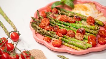 W środku zapracowanego tygodnia robię ekspresowy obiad ze szparagami. Szybciej i prościej się nie da