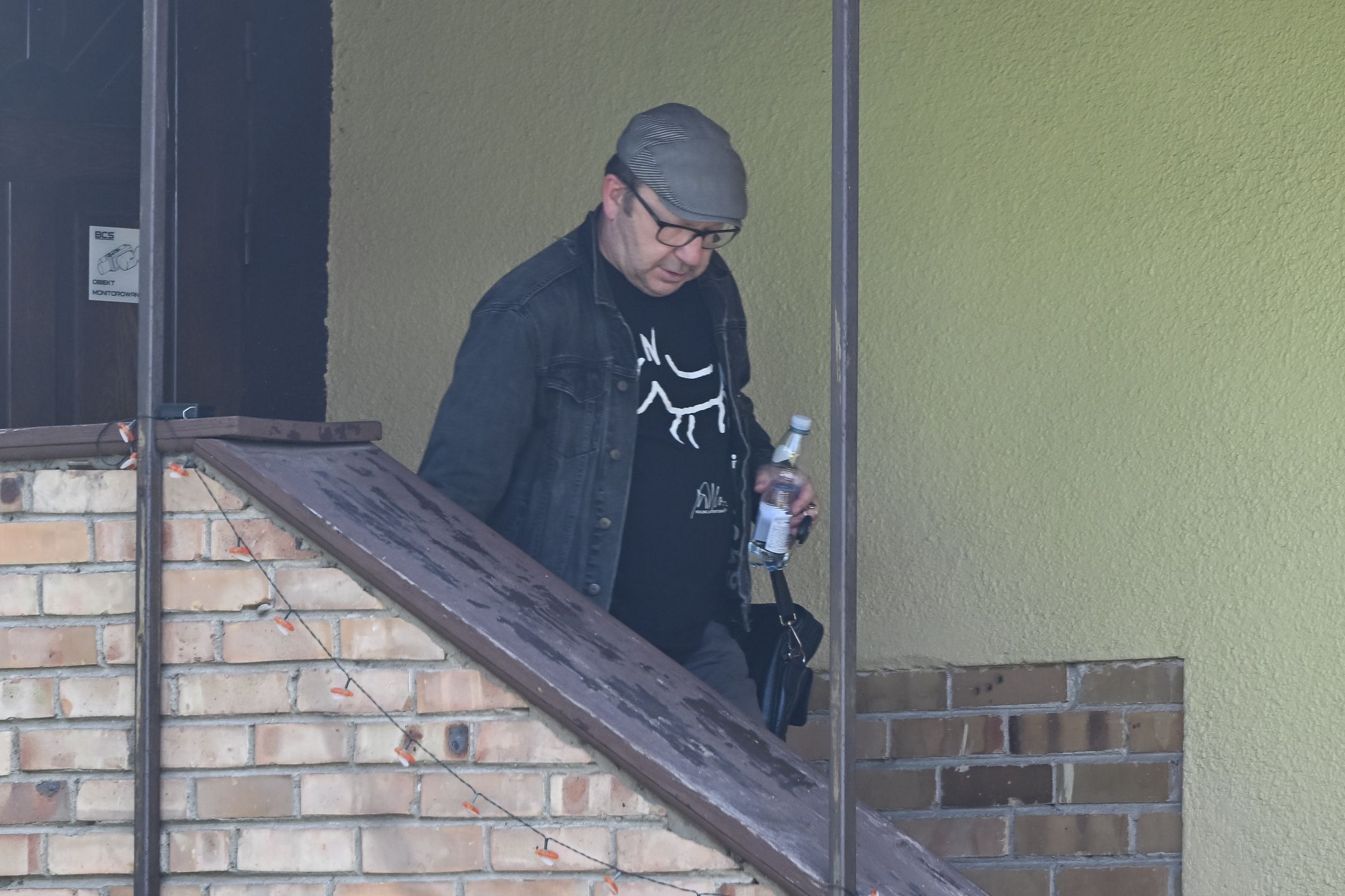 Zbigniew Zamachowski zatrzymał samochód na skrzyżowaniu