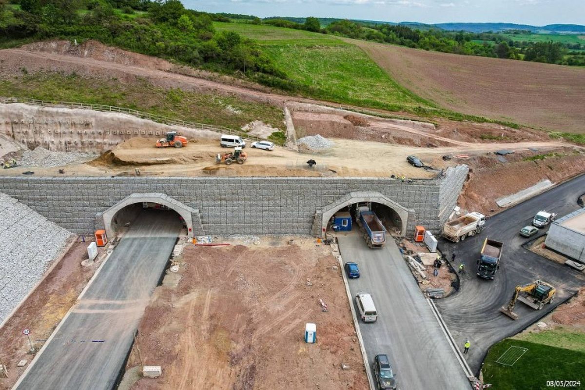 Budowa tunelu na odcinku drogi ekspresowej S3, prowadzącym do Czech