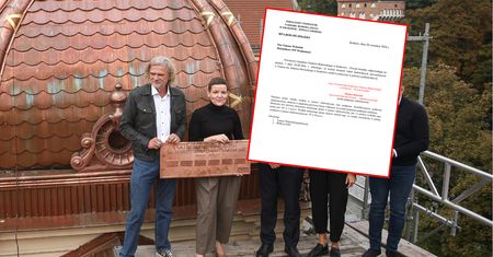 W obcasach na rusztowanie. Wiemy, co z kontrolą w krakowskim teatrze