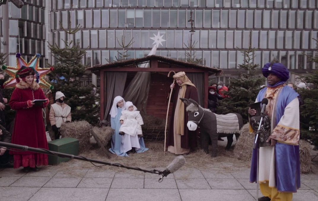 Warszawa. Skromny, ale złoty orszak królewski. Trzej władcy przybyli z darami