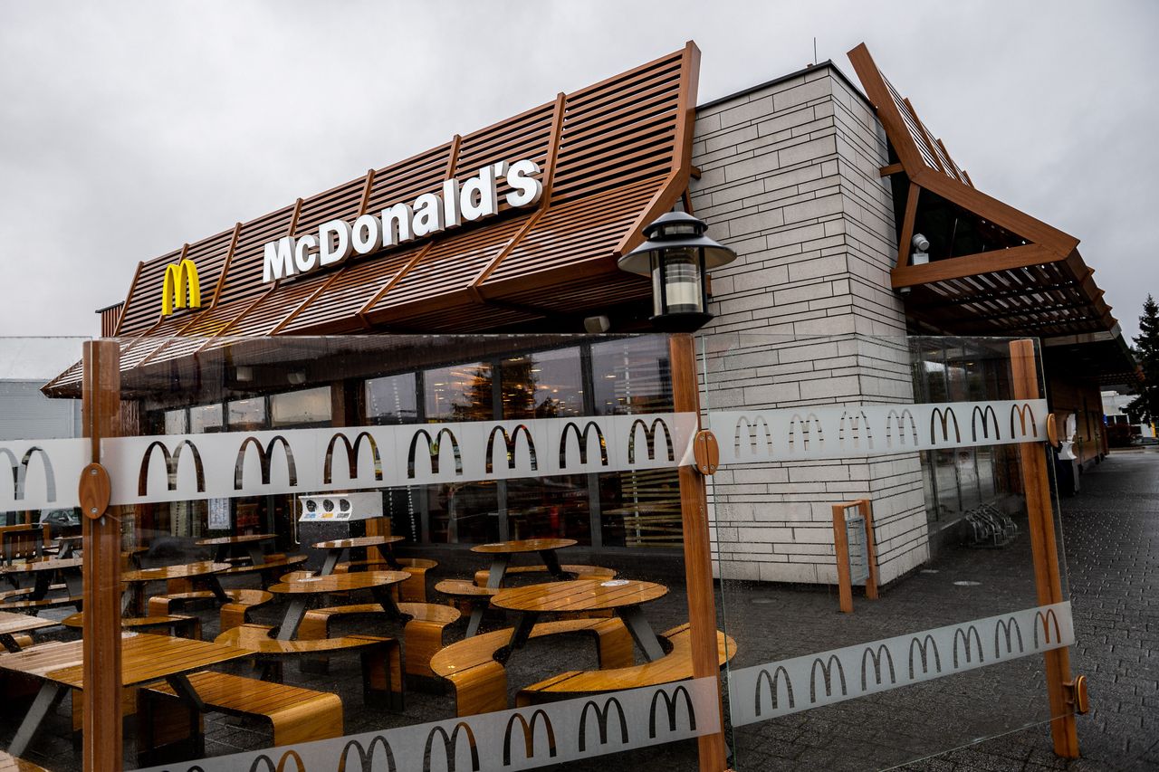 McDonald's będzie zwalniał pracowników. Sieć czasowo zamknęła biura w USA