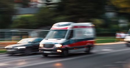 Tragedia pod Skokami. Ciężarna kobieta nagle straciła przytomność na biwaku