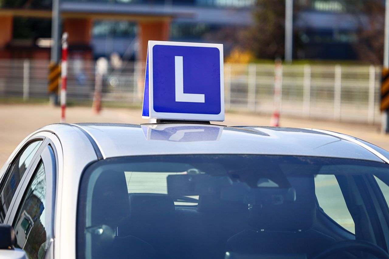 Łomża: Instruktor nauki jazdy z mandatem i punktami. Kolizja w centrum